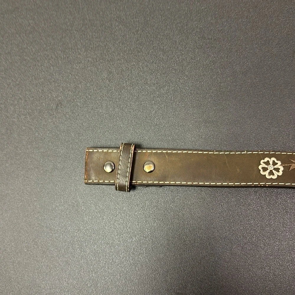 Girls Ariat size 26 genuine, leather western belt